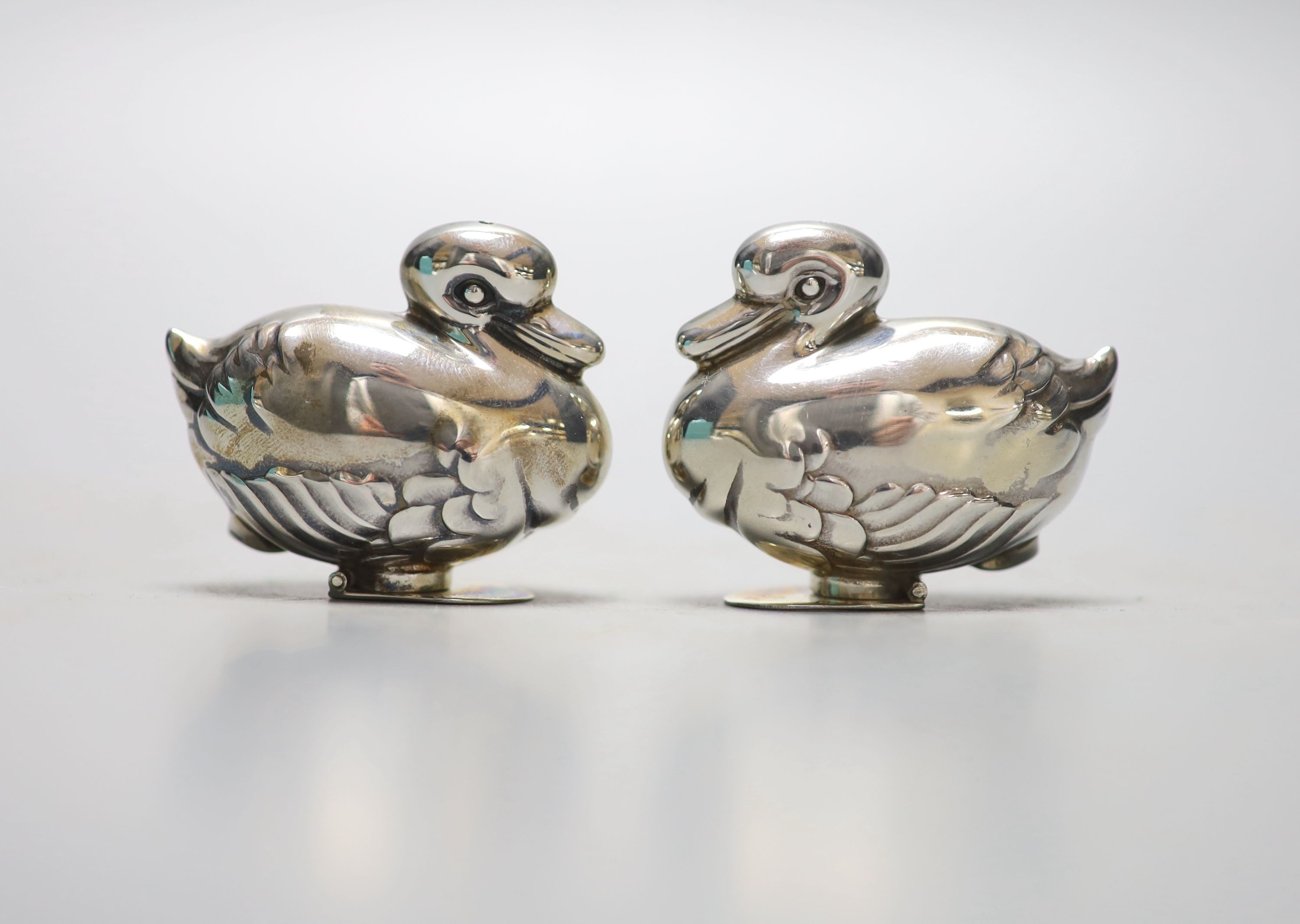 A modern pair of Tiffany & Co novelty silver condiments, modelled as a pair of ducks, height 4cm, with original box etc. import marks for London, 1990.